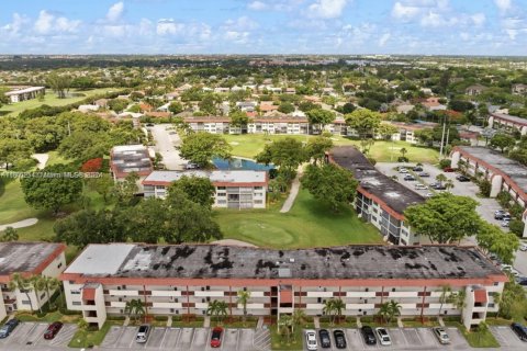 Condo in Pembroke Pines, Florida, 2 bedrooms  № 1854817 - photo 18