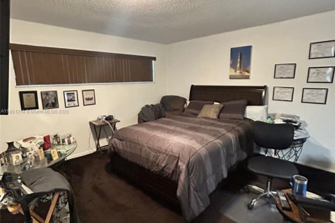 Condo in Pembroke Pines, Florida, 2 bedrooms  № 1854817 - photo 13