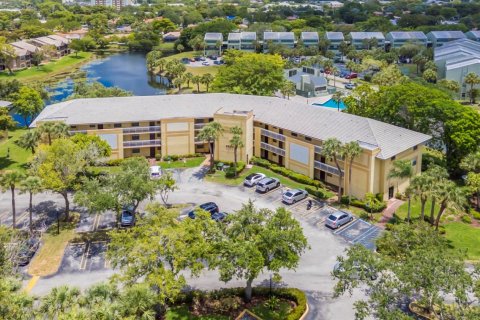 Condominio en alquiler en Coral Springs, Florida, 3 dormitorios, 97.92 m2 № 2078392 - foto 2
