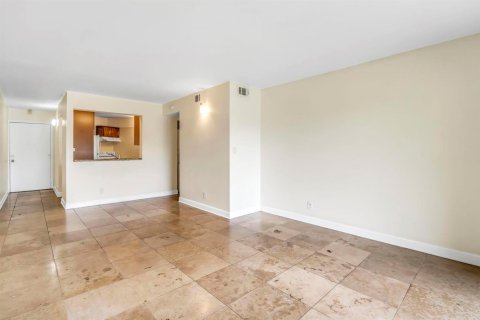Condominio en alquiler en Coral Springs, Florida, 3 dormitorios, 97.92 m2 № 2078392 - foto 7