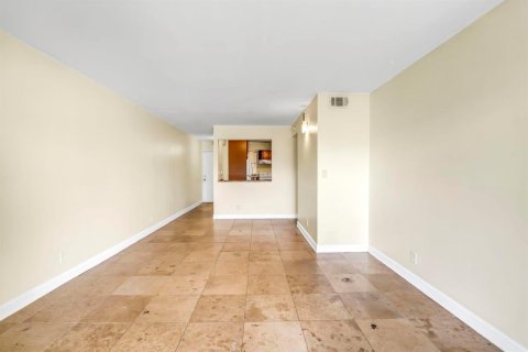 Condominio en alquiler en Coral Springs, Florida, 3 dormitorios, 97.92 m2 № 2078392 - foto 9