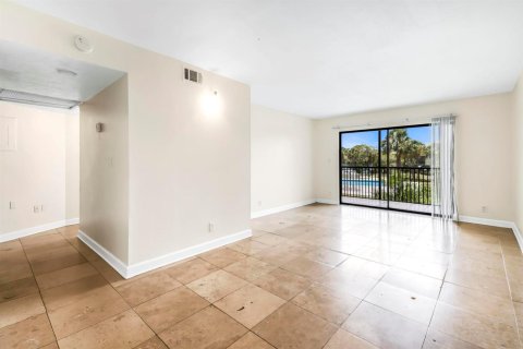 Condominio en alquiler en Coral Springs, Florida, 3 dormitorios, 97.92 m2 № 2078392 - foto 4