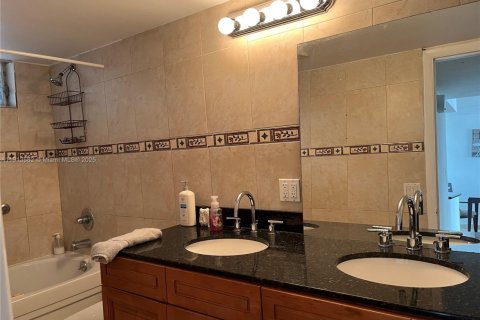 Copropriété à louer à Aventura, Floride: 2 chambres, 100.61 m2 № 2016136 - photo 25
