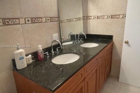 Copropriété à louer à Aventura, Floride: 2 chambres, 100.61 m2 № 2016136 - photo 28
