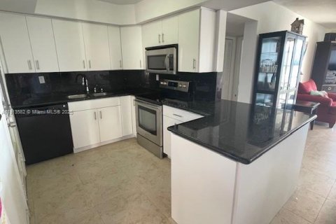 Copropriété à louer à Aventura, Floride: 2 chambres, 100.61 m2 № 2016136 - photo 4