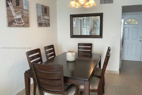 Copropriété à louer à Aventura, Floride: 2 chambres, 100.61 m2 № 2016136 - photo 15