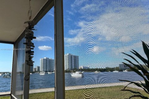 Copropriété à louer à Aventura, Floride: 2 chambres, 100.61 m2 № 2016136 - photo 3