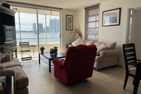 Copropriété à louer à Aventura, Floride: 2 chambres, 100.61 m2 № 2016136 - photo 9