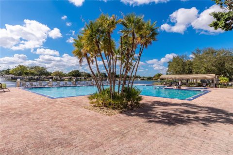 Villa ou maison à louer à Hollywood, Floride: 2 chambres, 92.9 m2 № 2375158 - photo 2