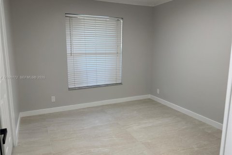 Villa ou maison à louer à Hollywood, Floride: 2 chambres, 92.9 m2 № 2375158 - photo 19