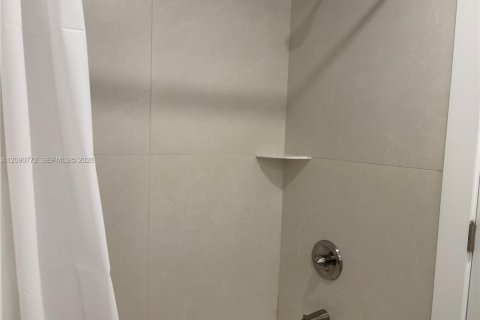 Villa ou maison à louer à Hollywood, Floride: 2 chambres, 92.9 m2 № 2375158 - photo 17