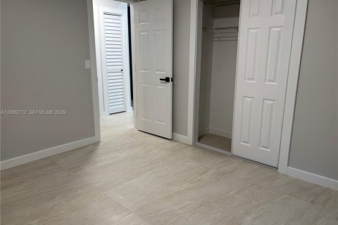 Villa ou maison à louer à Hollywood, Floride: 2 chambres, 92.9 m2 № 2375158 - photo 18