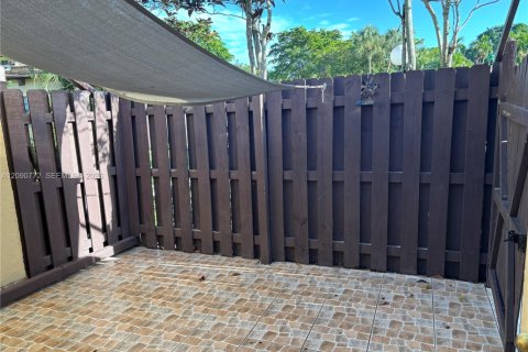 Villa ou maison à louer à Hollywood, Floride: 2 chambres, 92.9 m2 № 2375158 - photo 23