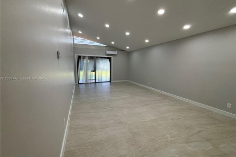 Villa ou maison à louer à Hollywood, Floride: 2 chambres, 92.9 m2 № 2375158 - photo 8