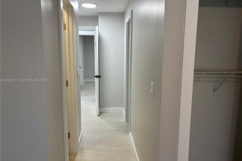 Villa ou maison à louer à Hollywood, Floride: 2 chambres, 92.9 m2 № 2375158 - photo 14