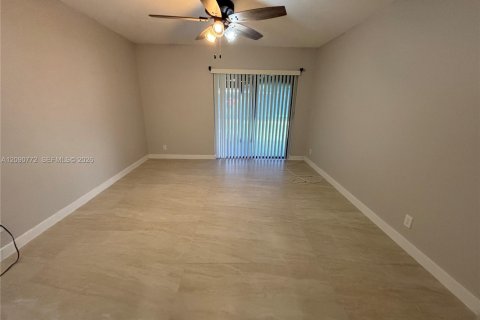 Villa ou maison à louer à Hollywood, Floride: 2 chambres, 92.9 m2 № 2375158 - photo 11