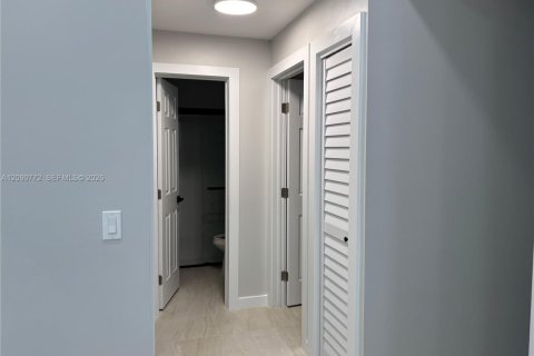 Villa ou maison à louer à Hollywood, Floride: 2 chambres, 92.9 m2 № 2375158 - photo 13