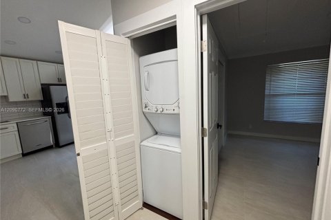 Villa ou maison à louer à Hollywood, Floride: 2 chambres, 92.9 m2 № 2375158 - photo 22