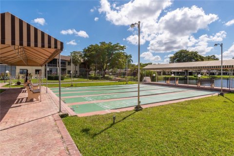 Villa ou maison à louer à Hollywood, Floride: 2 chambres, 92.9 m2 № 2375158 - photo 28