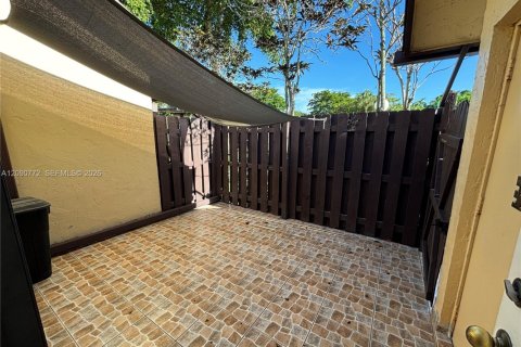 Villa ou maison à louer à Hollywood, Floride: 2 chambres, 92.9 m2 № 2375158 - photo 24