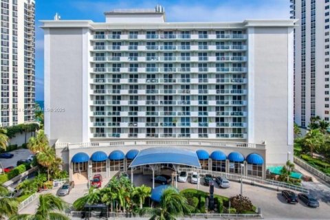 Condominio en venta en Sunny Isles Beach, Florida, 33.44 m2 № 1846032 - foto 1
