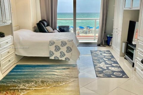 Condominio en venta en Sunny Isles Beach, Florida, 33.44 m2 № 1846032 - foto 9