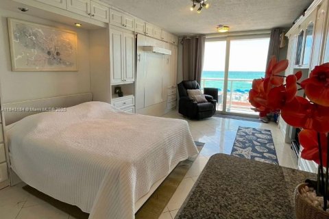 Condominio en venta en Sunny Isles Beach, Florida, 33.44 m2 № 1846032 - foto 8