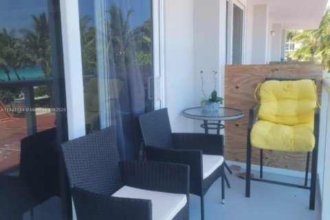 Condominio en venta en Sunny Isles Beach, Florida, 33.44 m2 № 1846032 - foto 13