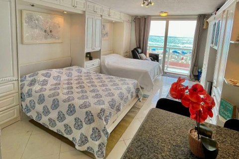 Condominio en venta en Sunny Isles Beach, Florida, 33.44 m2 № 1846032 - foto 7