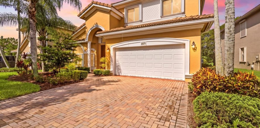 House in Palm City, Florida 4 bedrooms, 216.28 sq.m. № 2352160