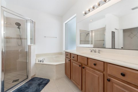 House in Palm City, Florida 4 bedrooms, 216.28 sq.m. № 2352160 - photo 27