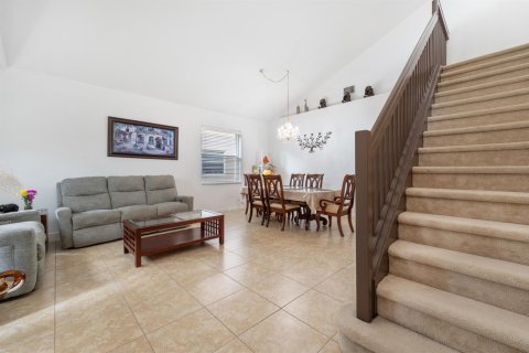 House in Palm City, Florida 4 bedrooms, 216.28 sq.m. № 2352160 - photo 13