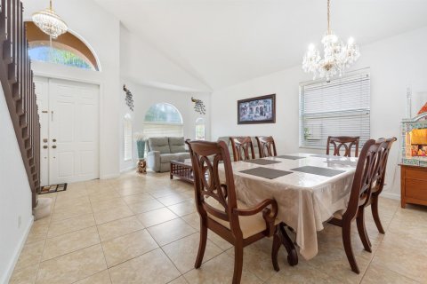 House in Palm City, Florida 4 bedrooms, 216.28 sq.m. № 2352160 - photo 10