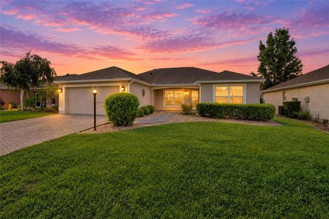 House in The Villages, Florida 3 bedrooms, 130.43 sq.m. № 2364191