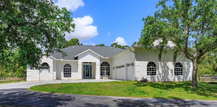 House in Malabar, Florida 4 bedrooms, 303.7 sq.m. № 1635173