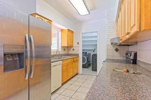 Casa en venta en Hialeah, Florida, 3 dormitorios, 107.3 m2 № 1889012 - foto 11