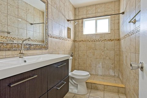 Casa en venta en Hialeah, Florida, 3 dormitorios, 107.3 m2 № 1889012 - foto 18