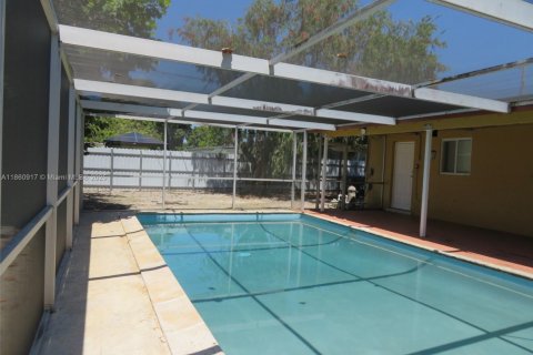 Casa en venta en Hialeah, Florida, 3 dormitorios, 107.3 m2 № 1889012 - foto 22