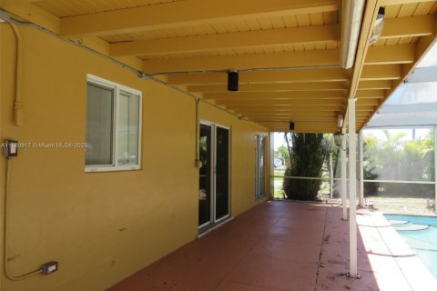 Casa en venta en Hialeah, Florida, 3 dormitorios, 107.3 m2 № 1889012 - foto 20