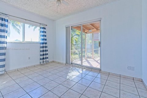 Casa en venta en Hialeah, Florida, 3 dormitorios, 107.3 m2 № 1889012 - foto 17