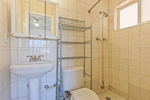 Casa en venta en Hialeah, Florida, 3 dormitorios, 107.3 m2 № 1889012 - foto 16