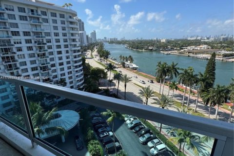 Condominio en venta en Miami Beach, Florida, 2 dormitorios, 95.69 m2 № 1863112 - foto 4