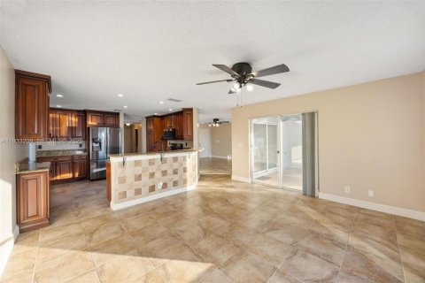 Купить виллу или дом в Мирамар, Флорида 5 спален, 218.04м2, № 1991465 - фото 17