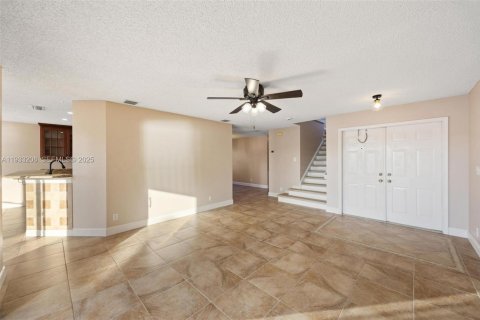 Купить виллу или дом в Мирамар, Флорида 5 спален, 218.04м2, № 1991465 - фото 11