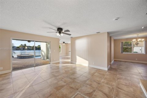 Купить виллу или дом в Мирамар, Флорида 5 спален, 218.04м2, № 1991465 - фото 10