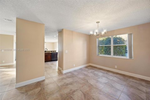 Купить виллу или дом в Мирамар, Флорида 5 спален, 218.04м2, № 1991465 - фото 12