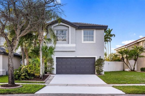 Купить виллу или дом в Мирамар, Флорида 5 спален, 218.04м2, № 1991465 - фото 1