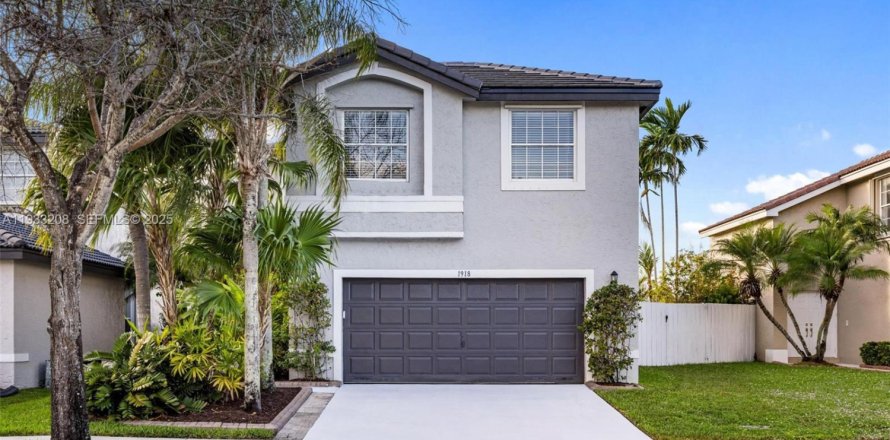 Дом в Мирамар, Флорида 5 спален, 218.04м2 № 1991465