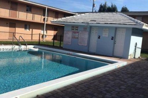 Снять в аренду кондоминиум в Лейк-Уорт, Флорида 1 спальня, 48.03м2, № 1926357 - фото 4