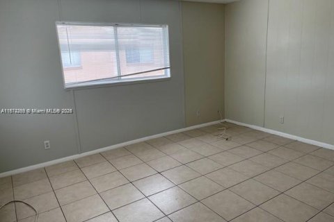 Снять в аренду кондоминиум в Лейк-Уорт, Флорида 1 спальня, 48.03м2, № 1926357 - фото 7